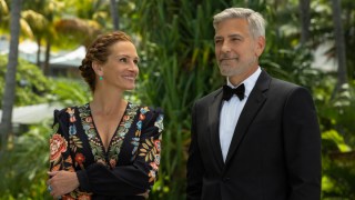 ‘Ticket to Paradise’ Review: Julia Roberts and George Clooney Grin and Bear By-the-Numbers Rom-Com