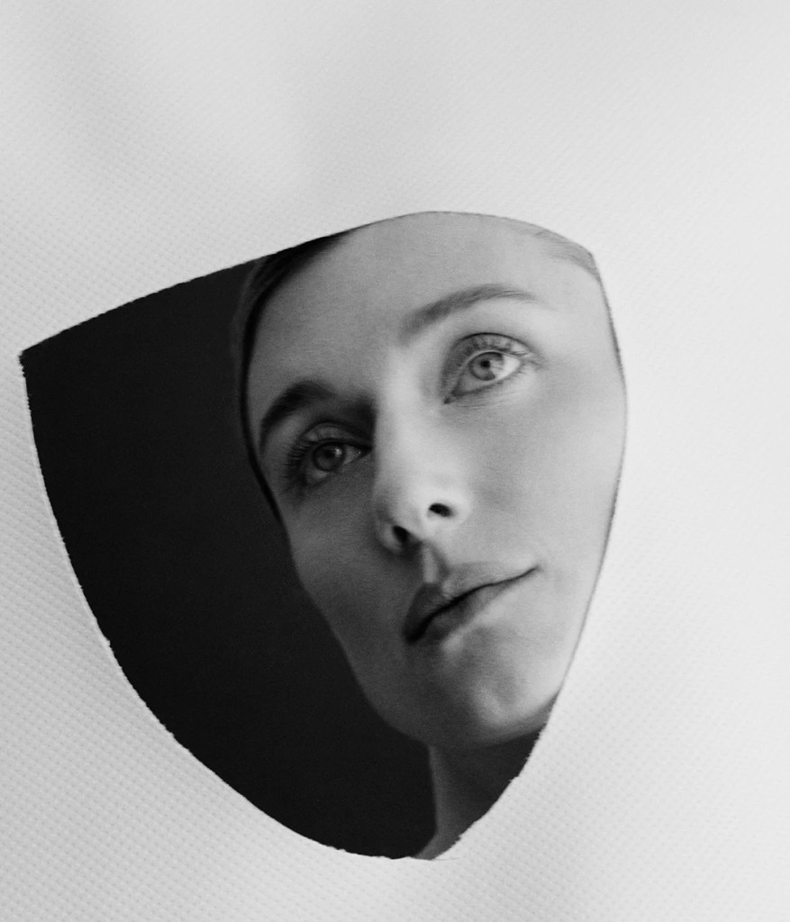 Elizabeth Debicki, photo by Bjorn Iooss