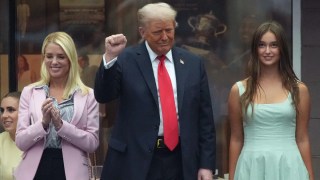 Trump Met With Boos, Cheers at US Open as Sinner/Alcaraz Match Delayed | Video